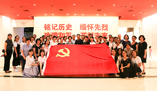 圖為全體黨員合影