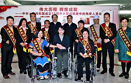 圖為與會(huì)人員合影