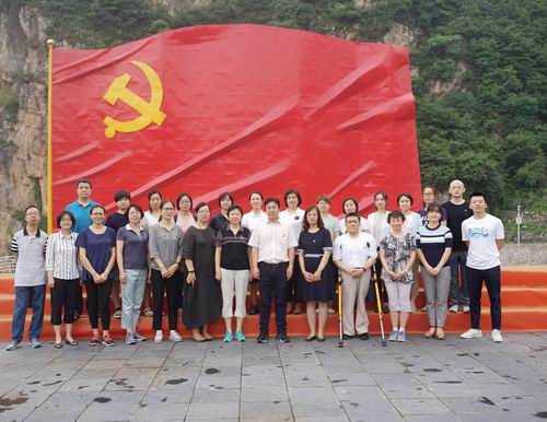 圖為第一黨支部和聽力門診部黨支部聯(lián)合組織黨建活動