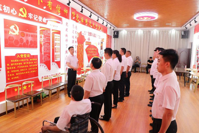 經(jīng)無記名投票表決，河南省炳良電子商務(wù)有限公司黨支部大會決定接收孫炳良為中共預(yù)備黨員。