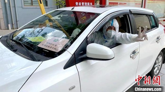 圖為參加志愿服務(wù)讓他們很高興