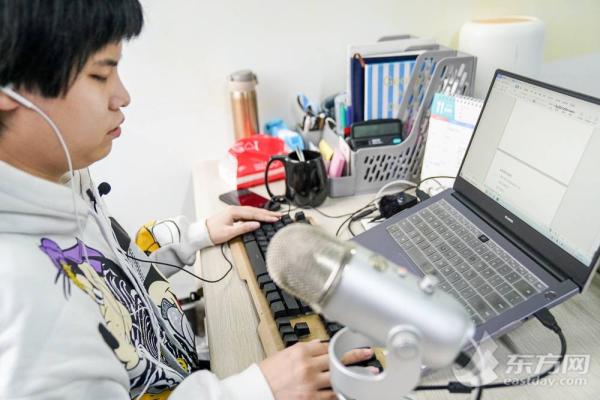 圖為馬寅青在工作中