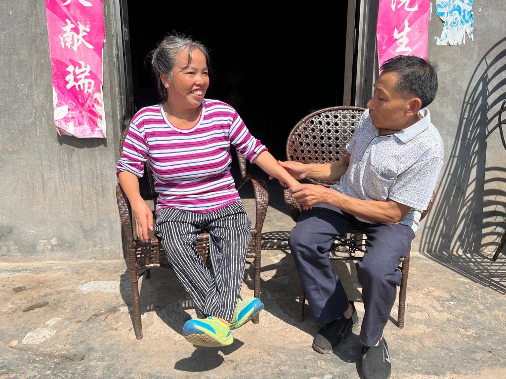 圖為馬萬(wàn)成夫婦