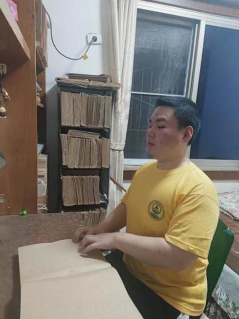 圖為魏權平暑假在家學習