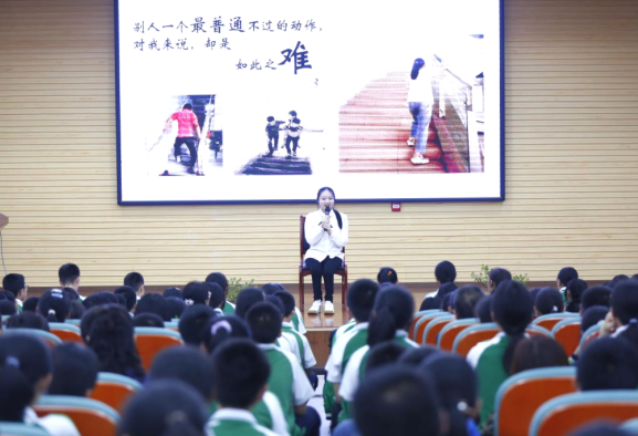 圖為古佳鑫正在演講