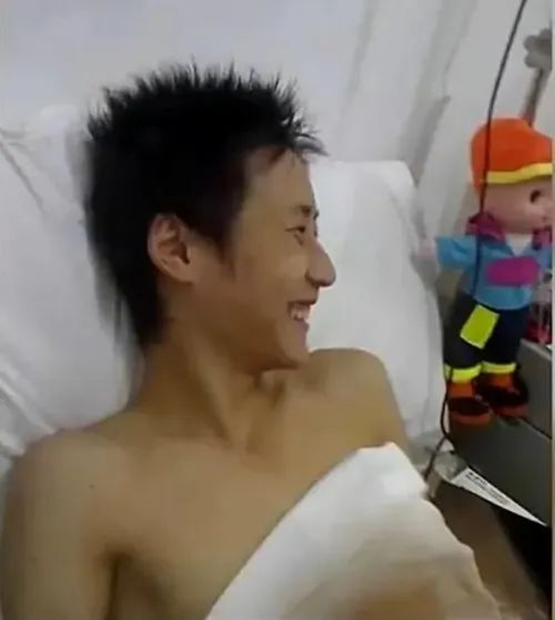 圖為董順江手術(shù)后不久