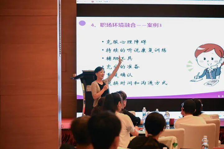 圖為卜欣欣在參加活動