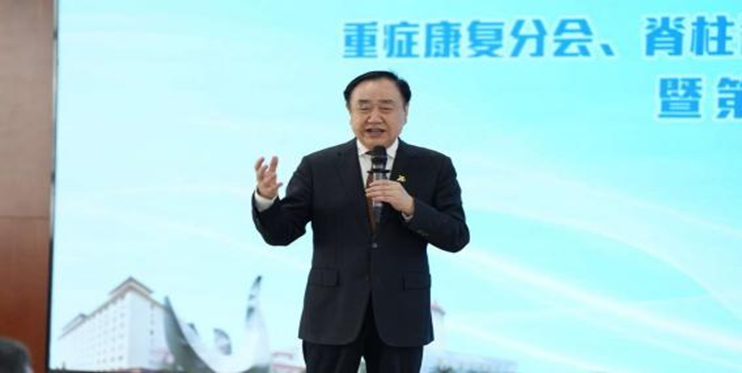圖為樊代明院士演講