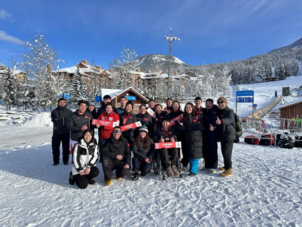 圖為我國殘奧高山滑雪隊合影
