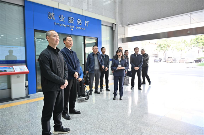圖為考察組實(shí)地調(diào)研湖南省殘疾人勞動就業(yè)服務(wù)中心