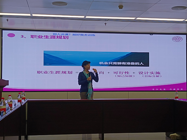 圖為卜欣欣主席講座