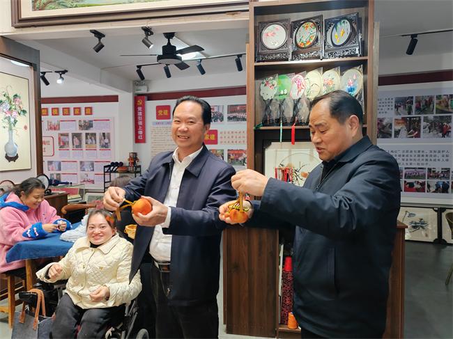 圖為走訪殘疾人友好商圈示范店現場