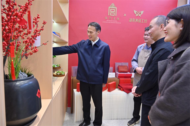 圖為考察組實(shí)地調(diào)研湖南省殘疾人就業(yè)創(chuàng)業(yè)友好示范店