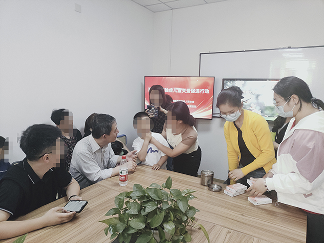 圖為義診活動現(xiàn)場