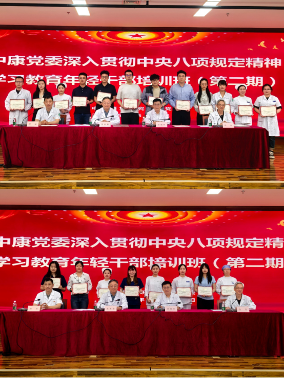 圖為青年代表參加頒獎儀式